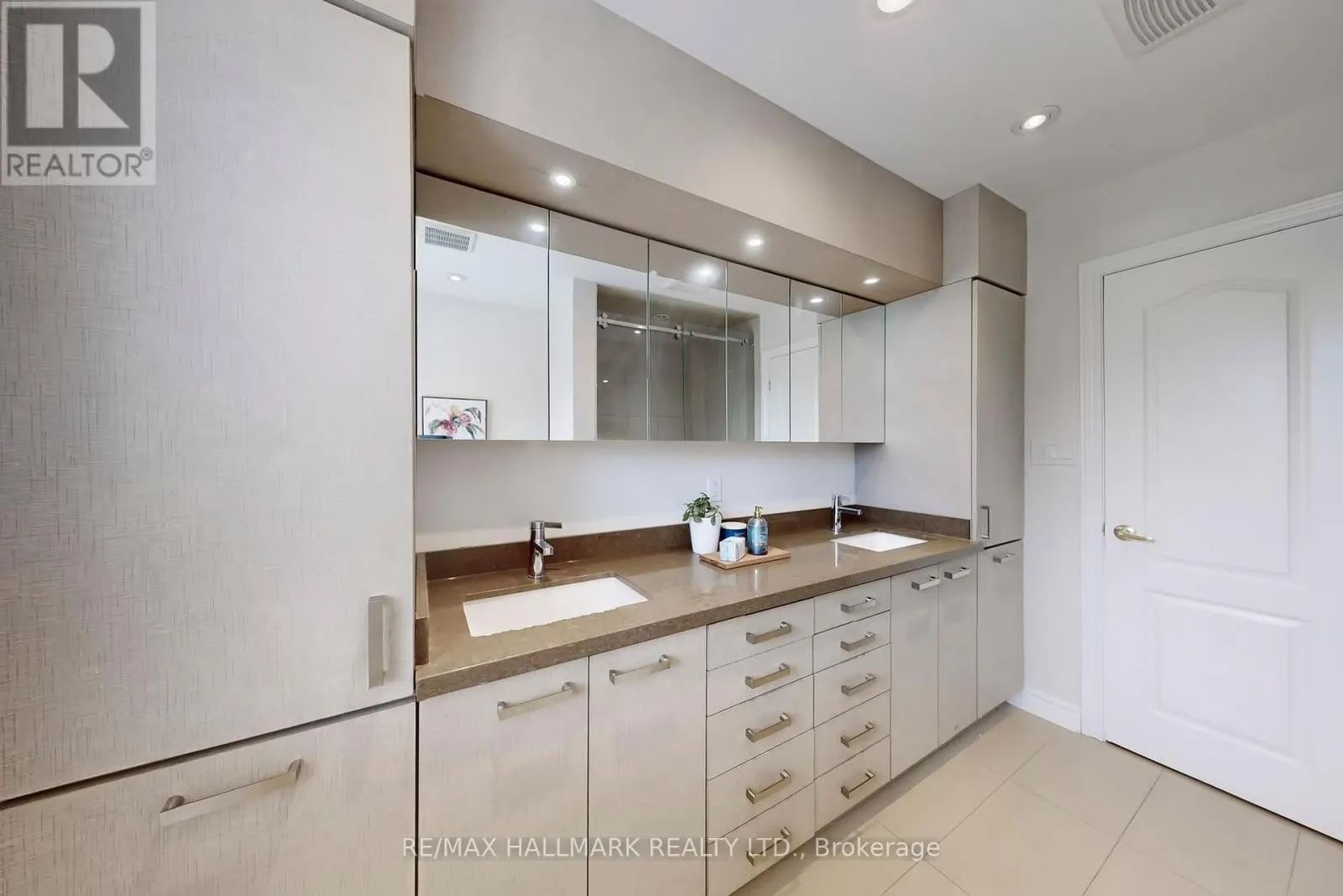 2 BUTTERFIELD DRIVE