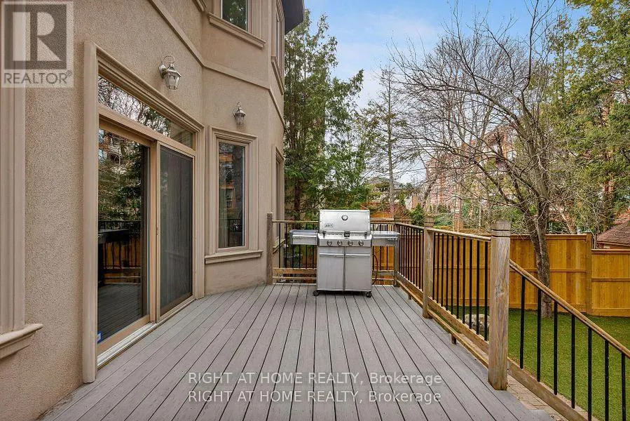 8 RUTHERGLEN ROAD