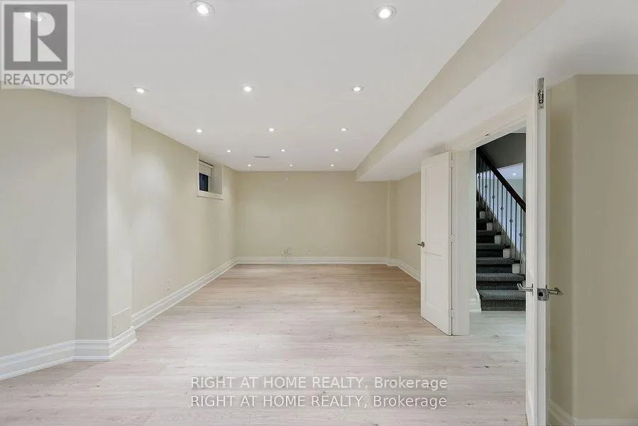 8 RUTHERGLEN ROAD