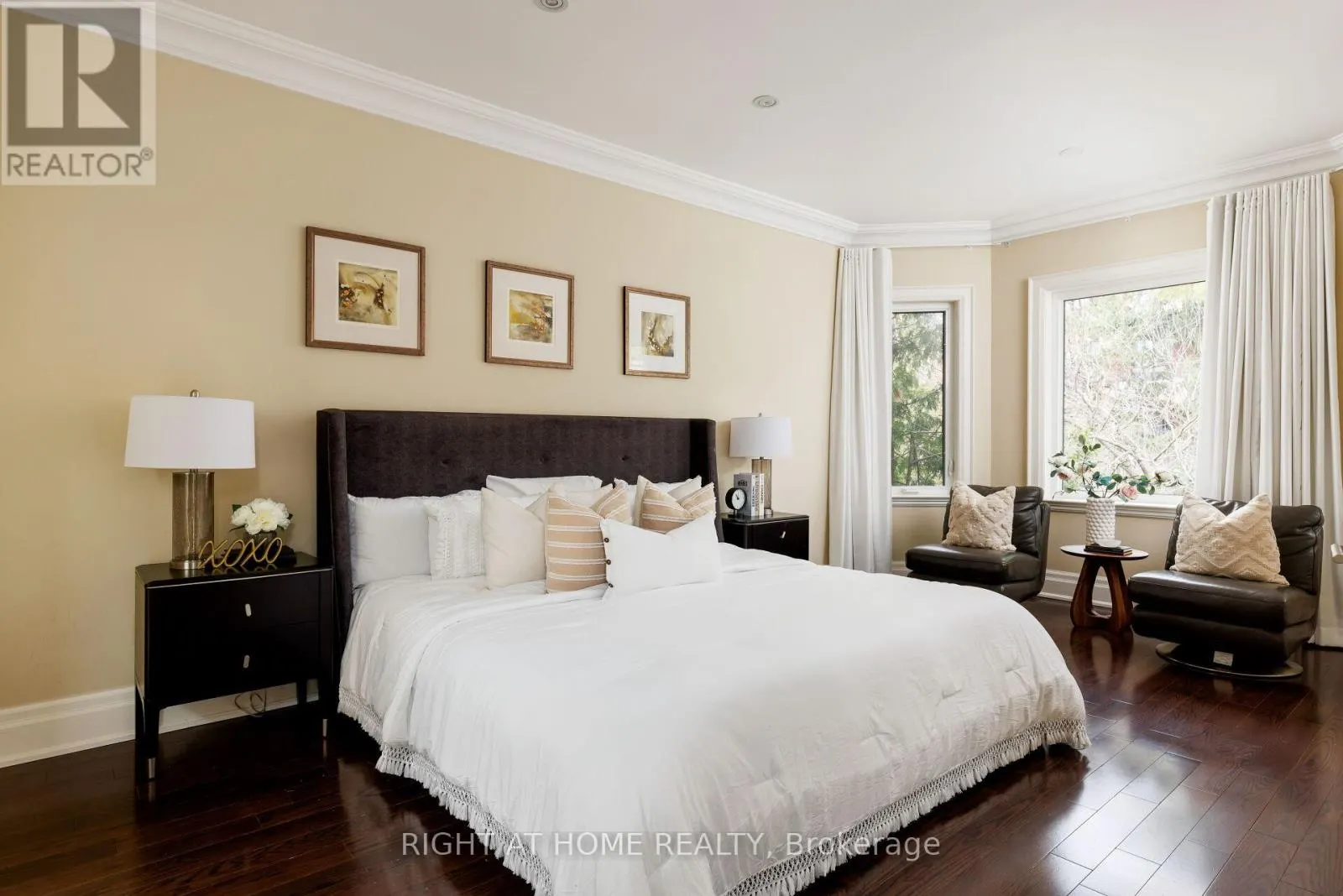 8 RUTHERGLEN ROAD