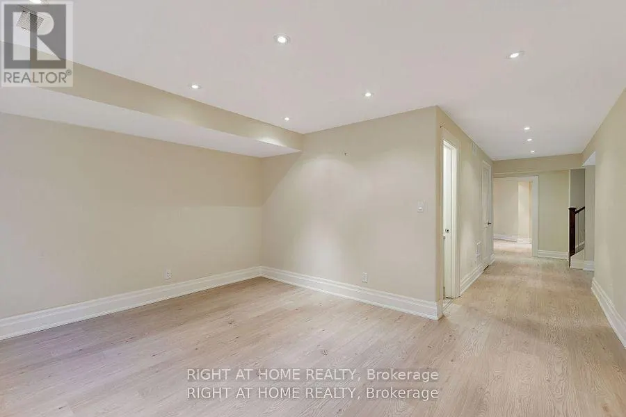 8 RUTHERGLEN ROAD