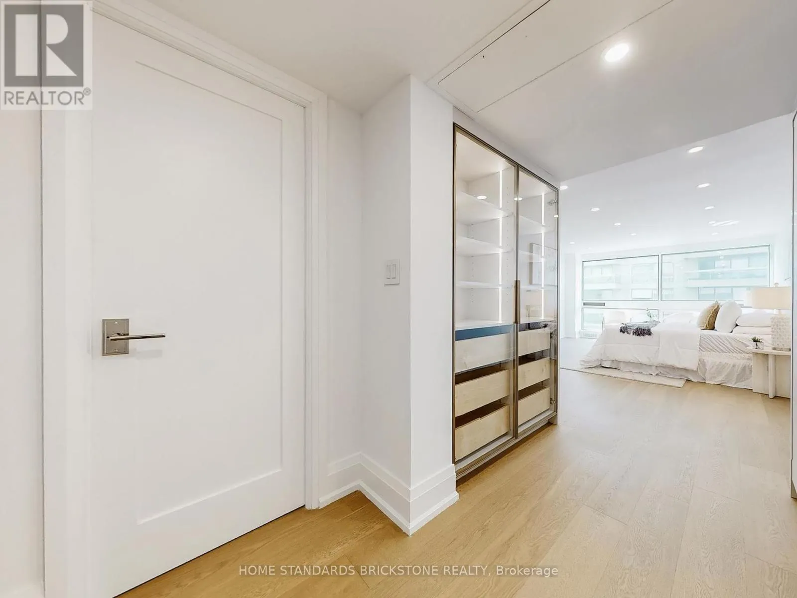 1102 - 61 ST CLAIR AVENUE W
