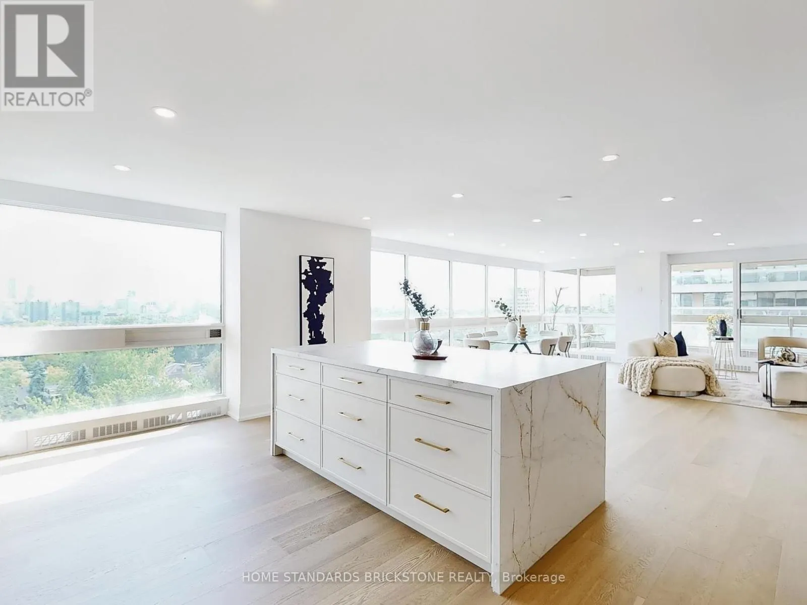 1102 - 61 ST CLAIR AVENUE W