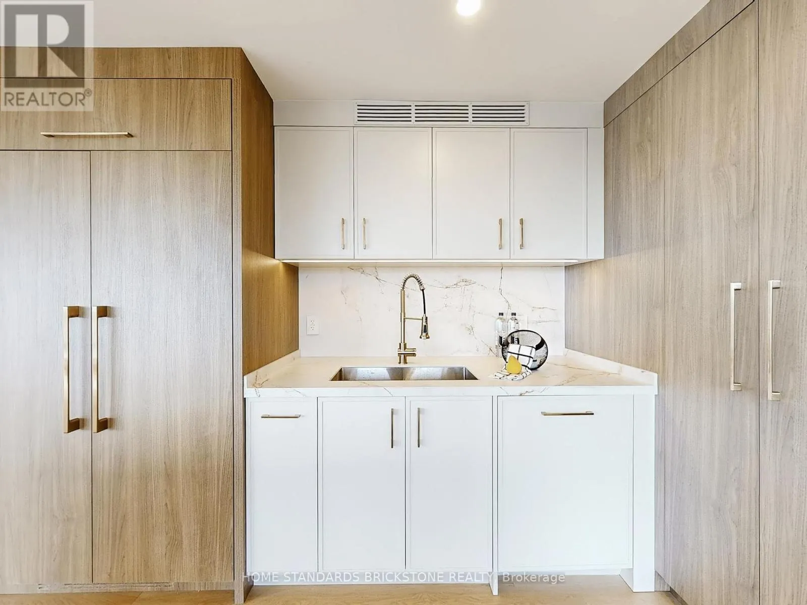 1102 - 61 ST CLAIR AVENUE W