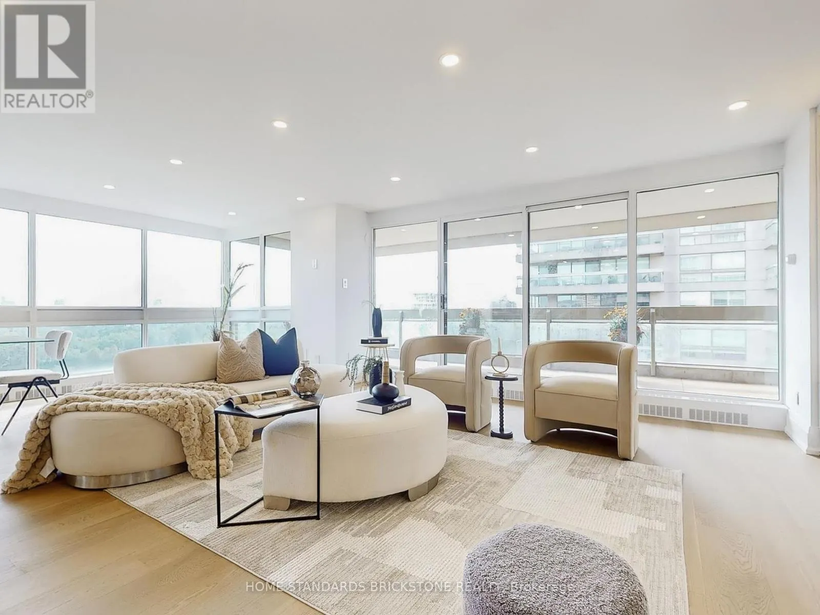 1102 - 61 ST CLAIR AVENUE W