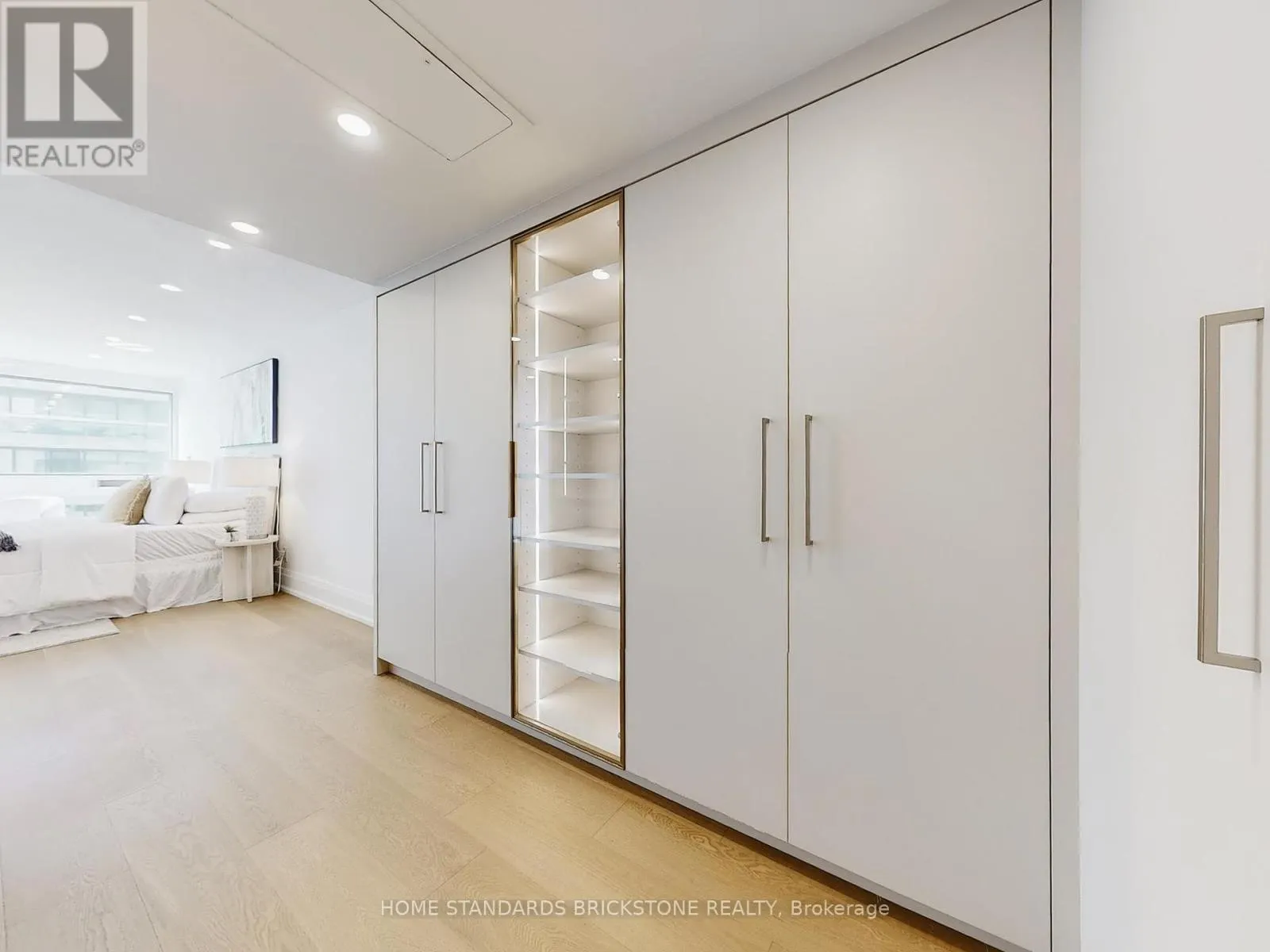 1102 - 61 ST CLAIR AVENUE W