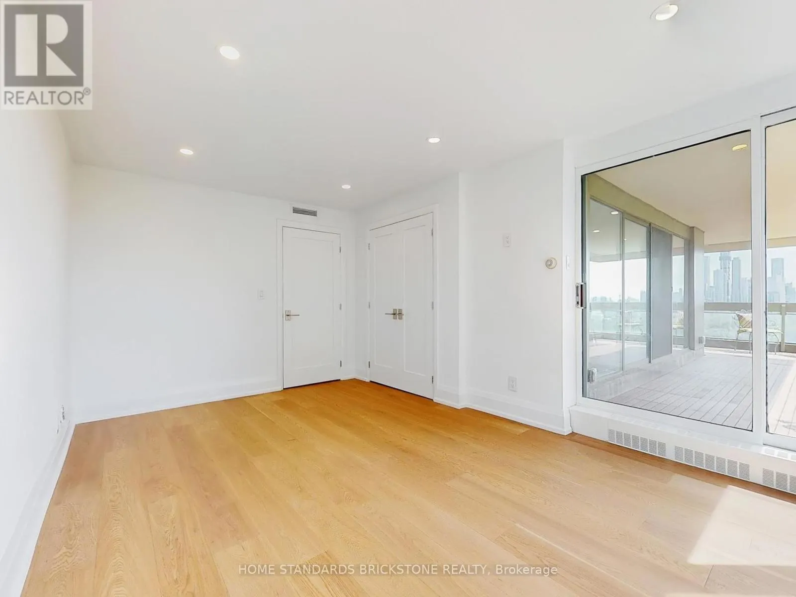 1102 - 61 ST CLAIR AVENUE W