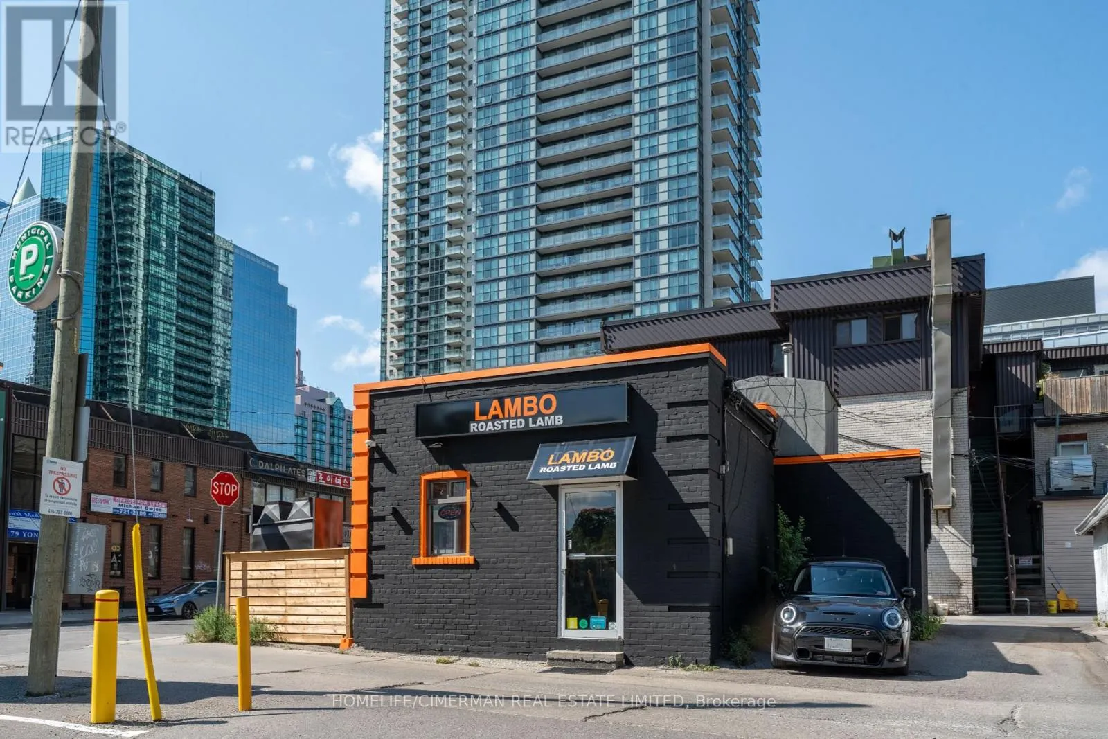 8 KINGSDALE AVENUE