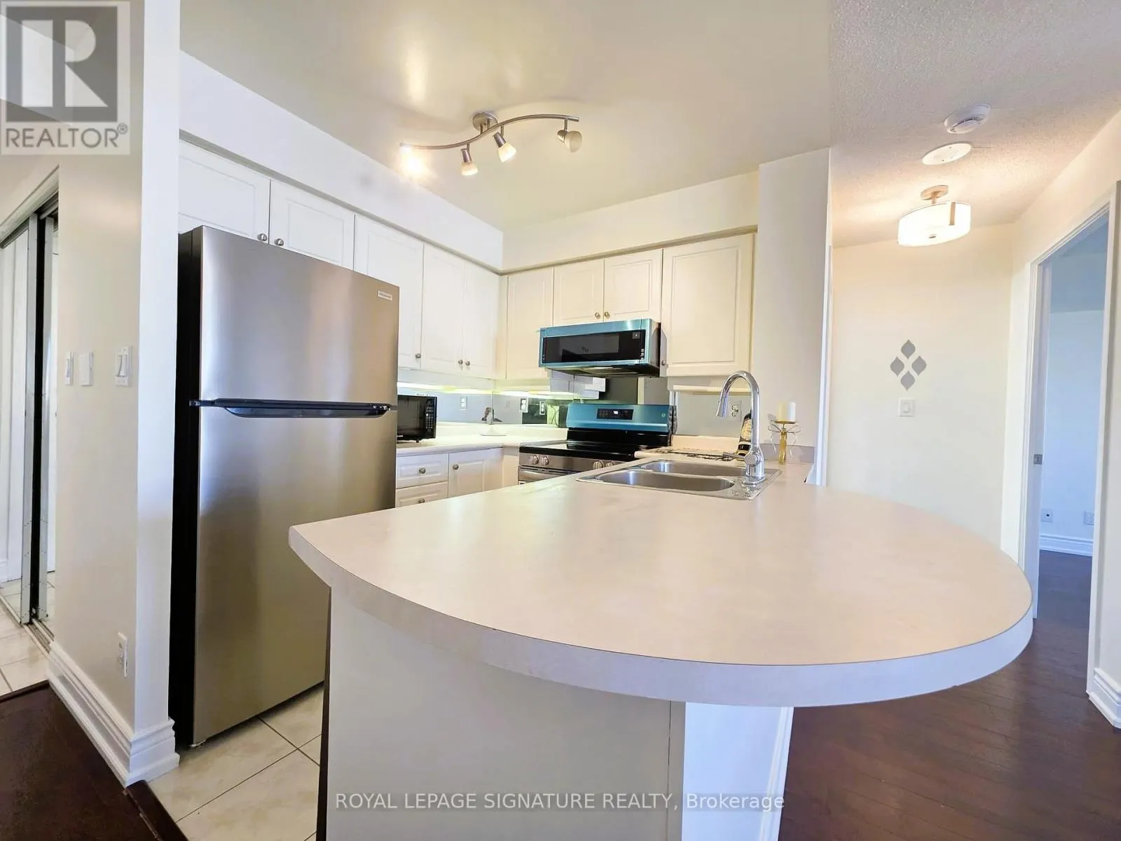 1002 - 8 REAN DRIVE
