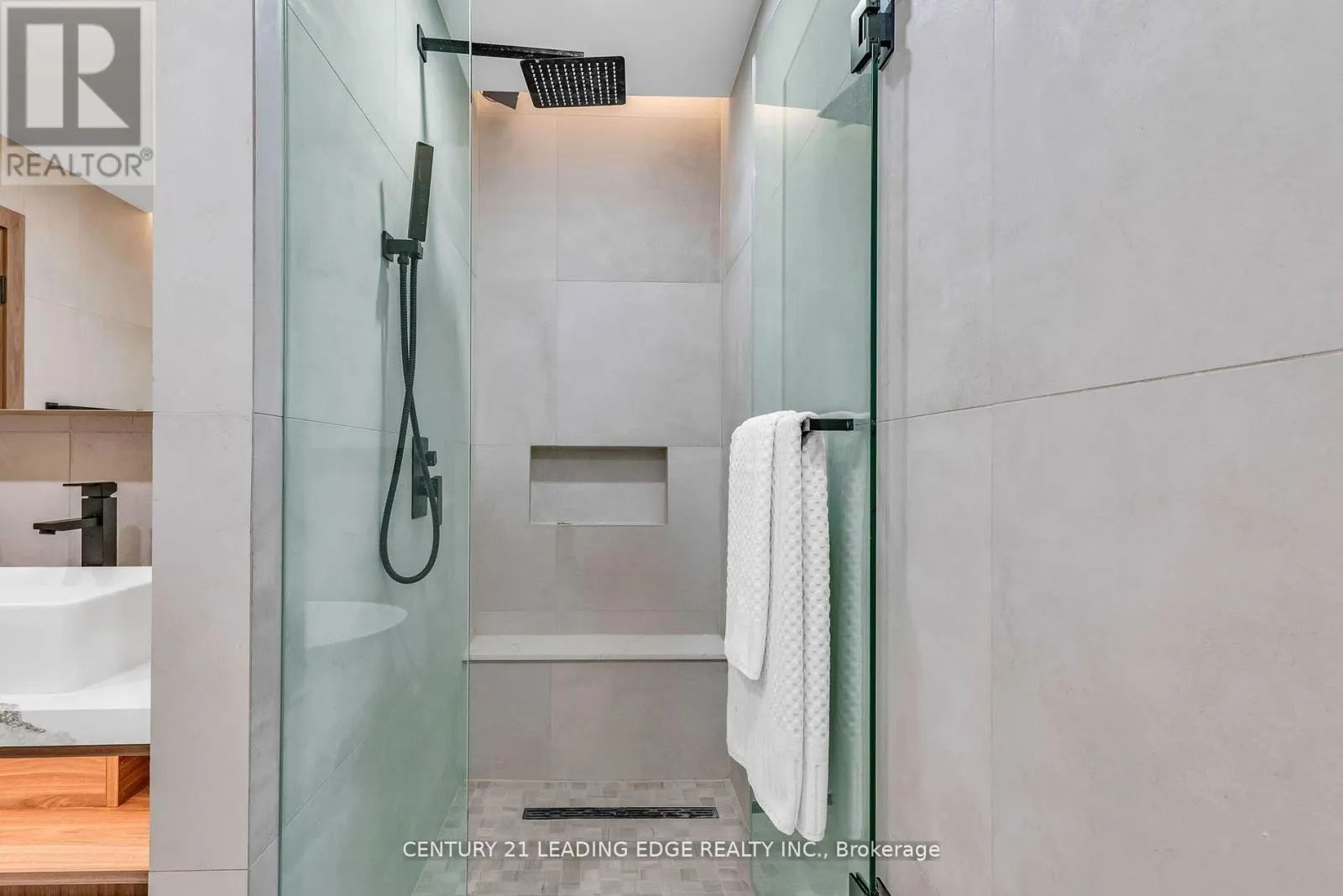 208 - 1 WATERGARDEN WAY