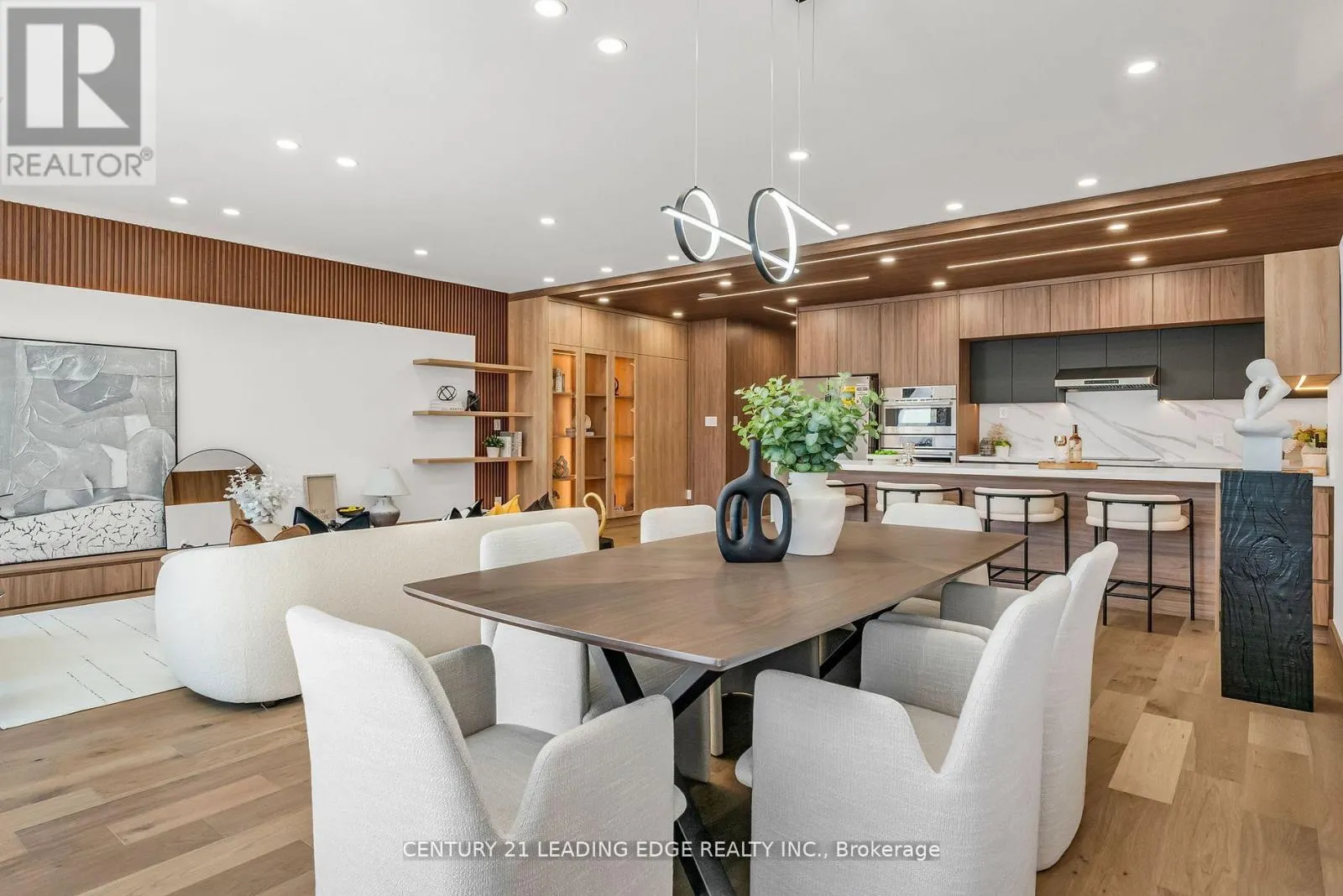 208 - 1 WATERGARDEN WAY
