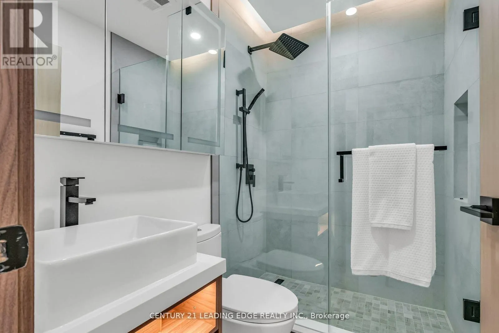 208 - 1 WATERGARDEN WAY