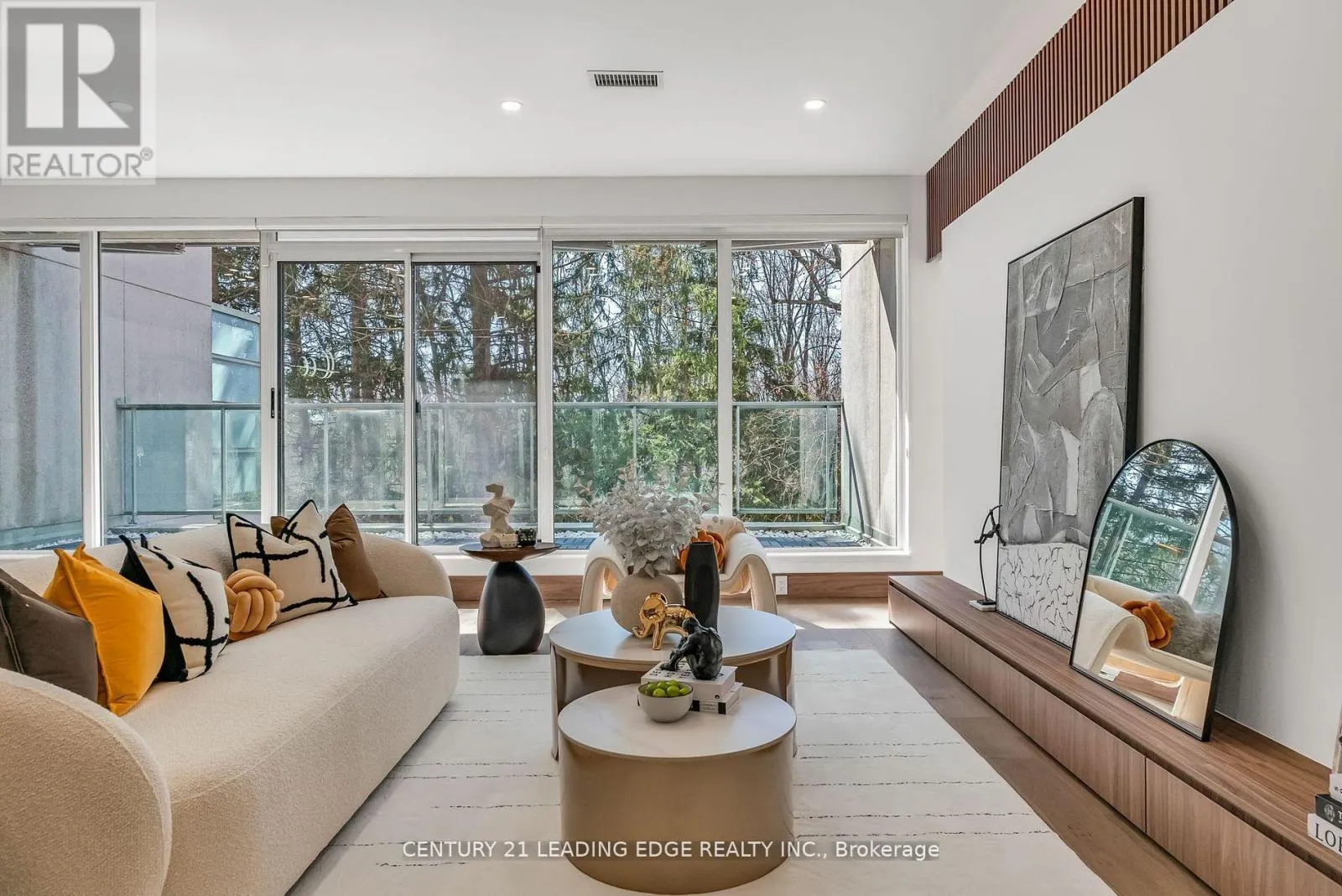 208 - 1 WATERGARDEN WAY