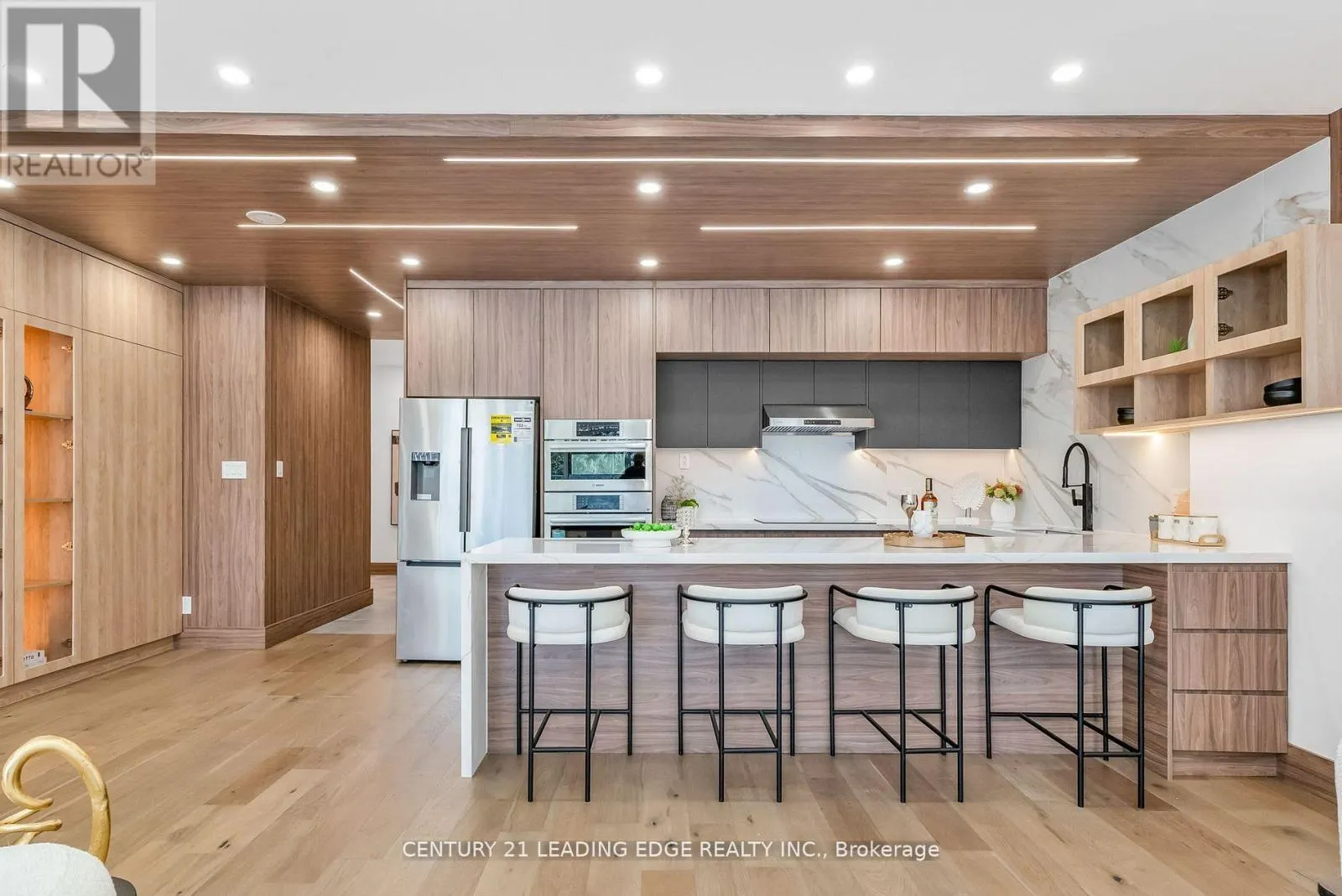 208 - 1 WATERGARDEN WAY