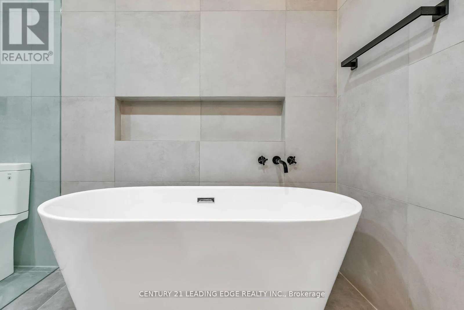 208 - 1 WATERGARDEN WAY