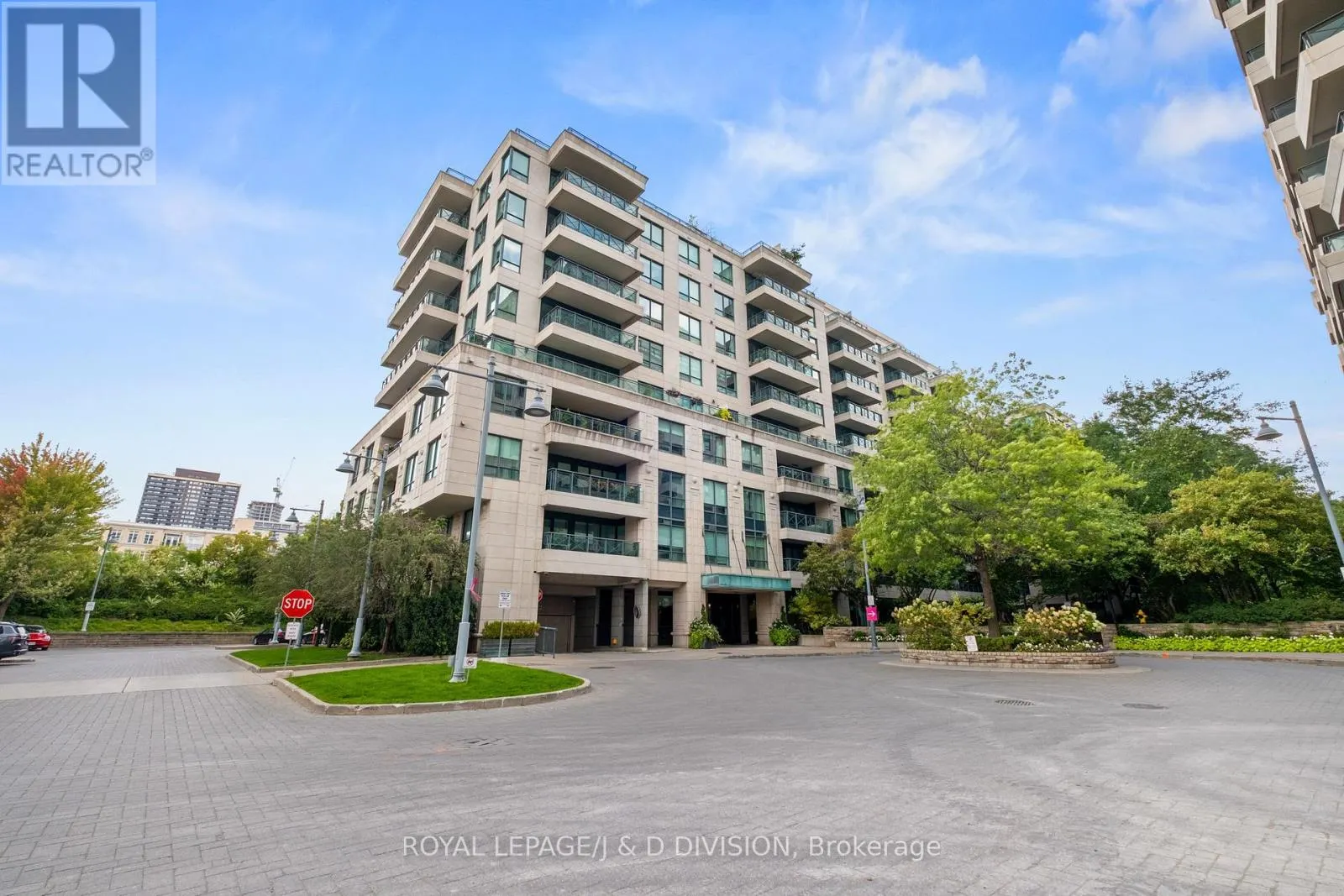 301 - 20 SCRIVENER SQUARE