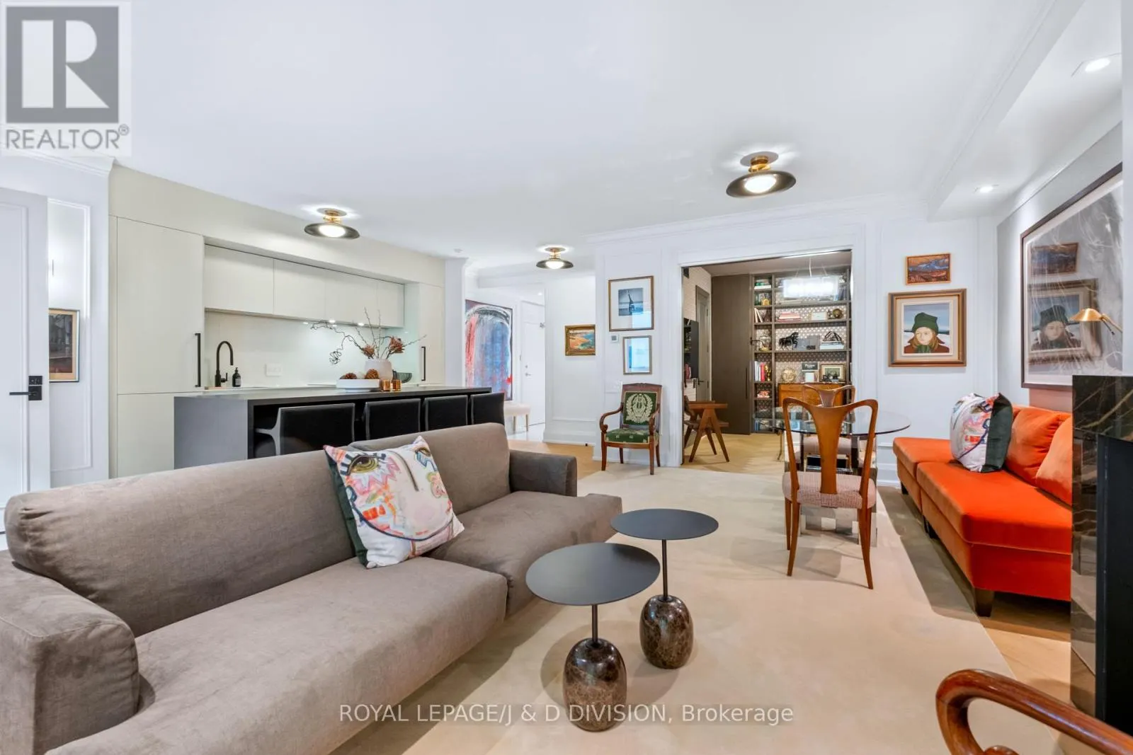 301 - 20 SCRIVENER SQUARE
