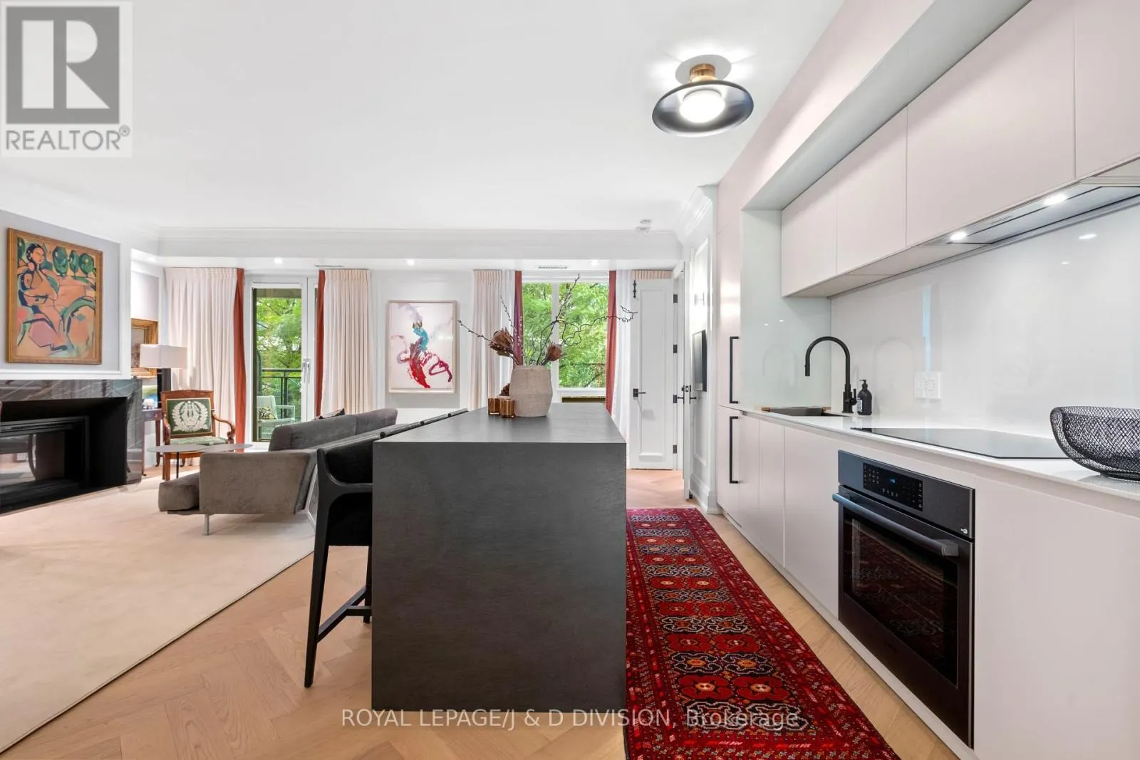 301 - 20 SCRIVENER SQUARE