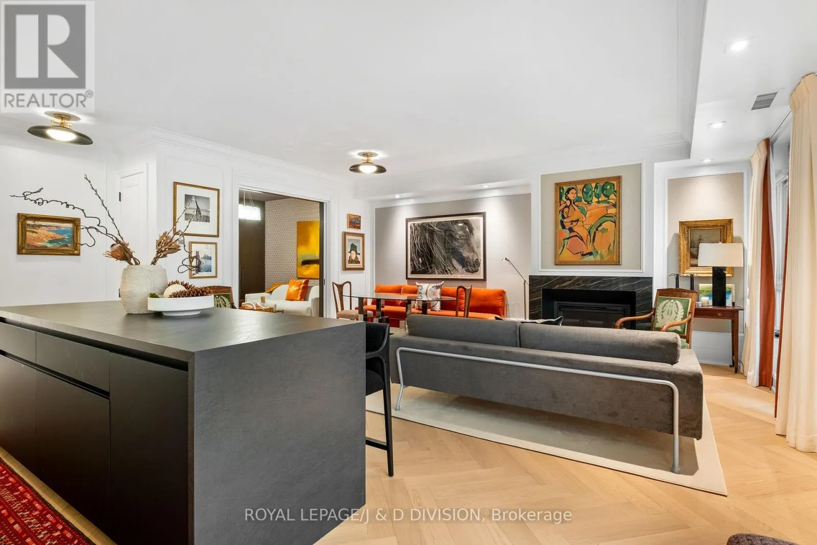301 - 20 SCRIVENER SQUARE