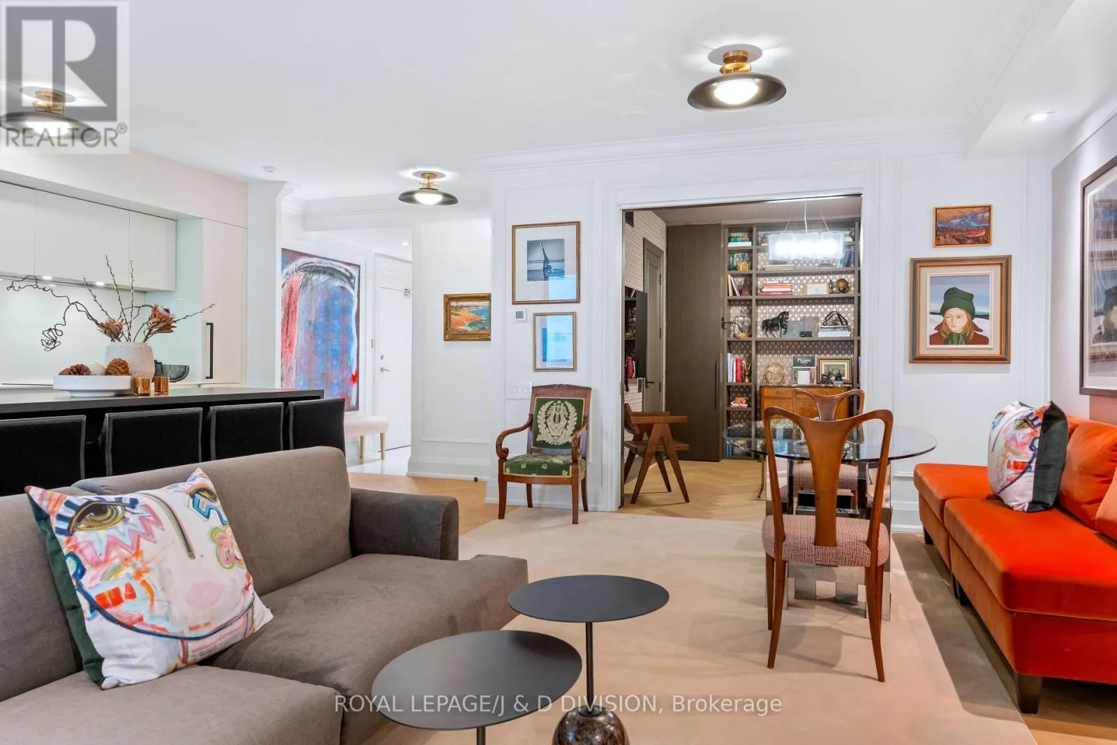 301 - 20 SCRIVENER SQUARE