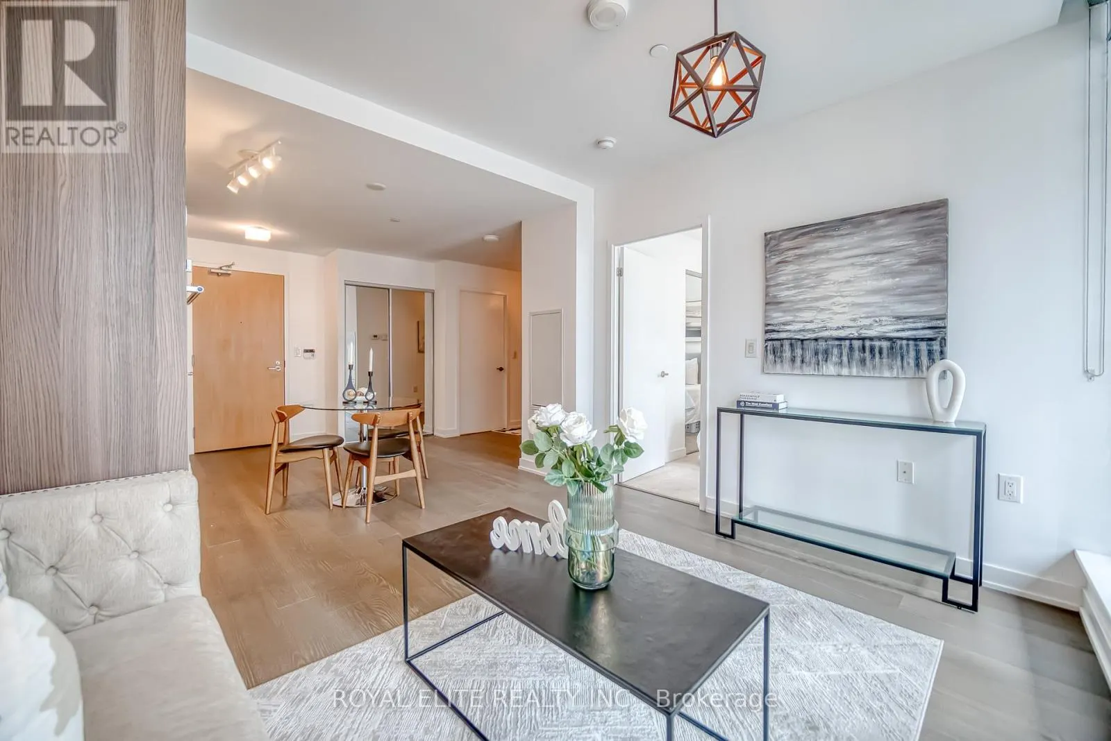 612 - 11 WELLESLEY STREET W