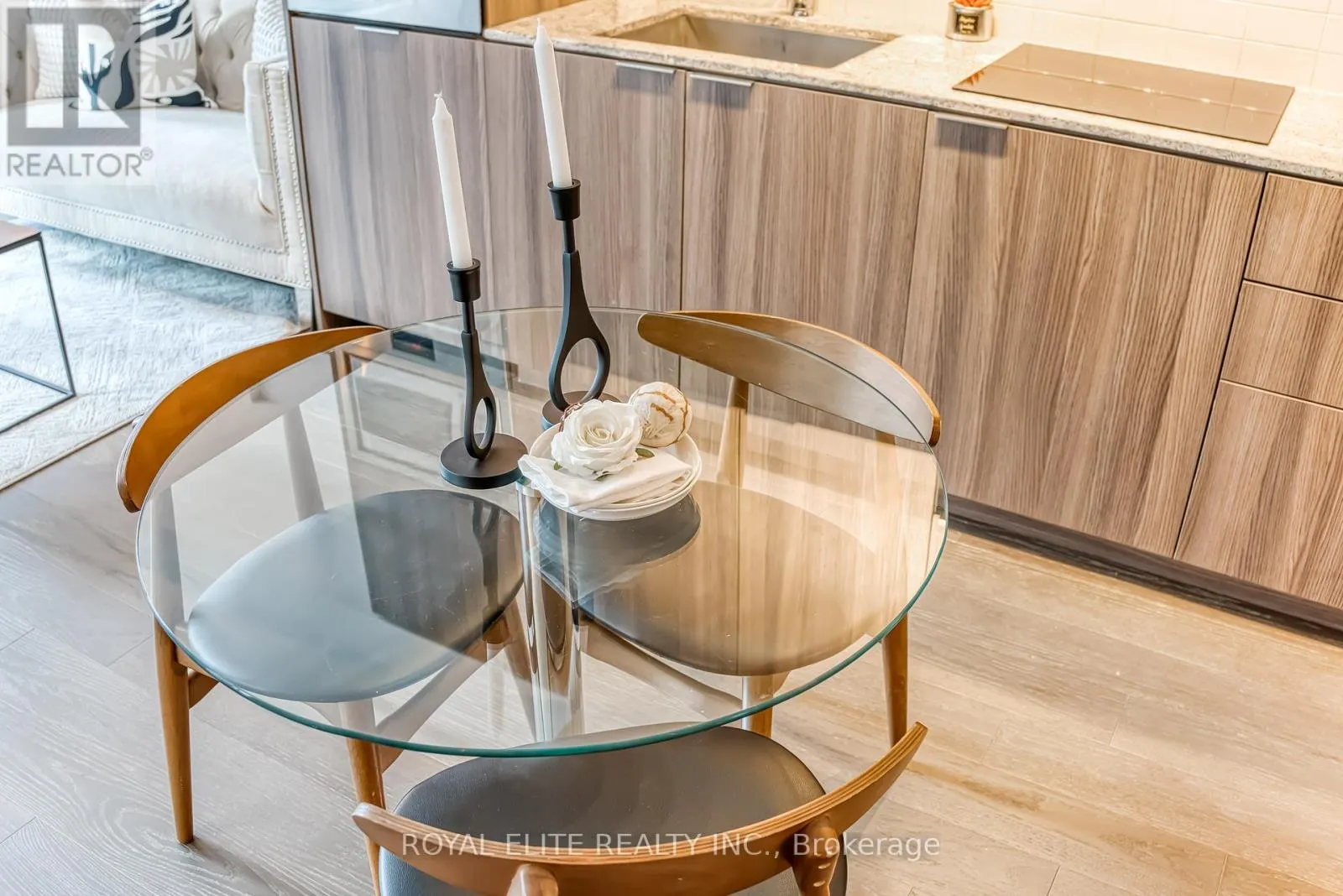 612 - 11 WELLESLEY STREET W