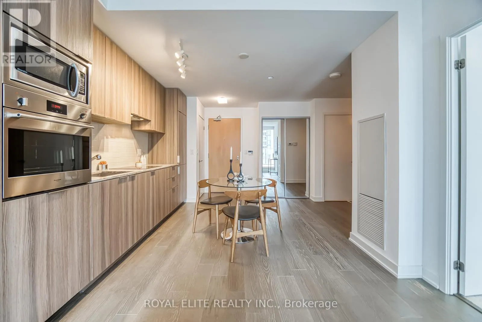 612 - 11 WELLESLEY STREET W