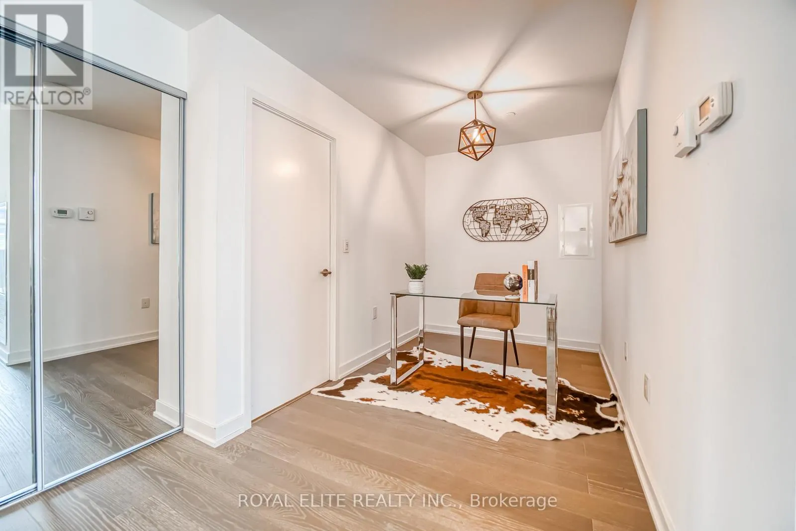 612 - 11 WELLESLEY STREET W