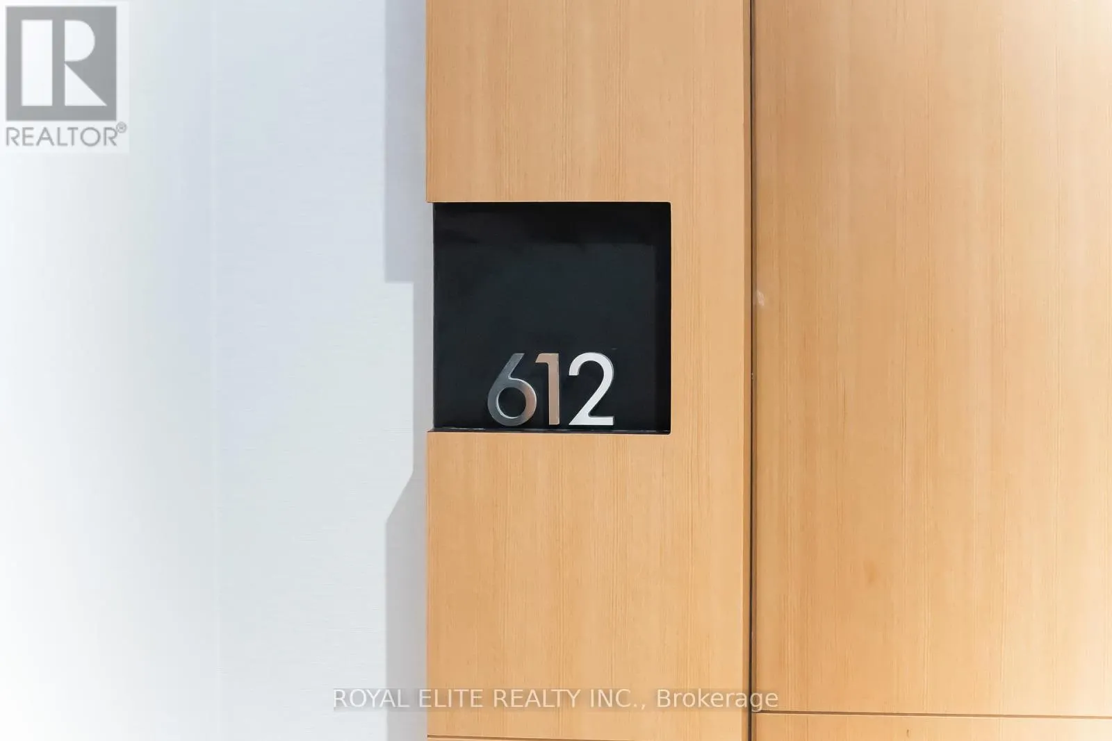 612 - 11 WELLESLEY STREET W