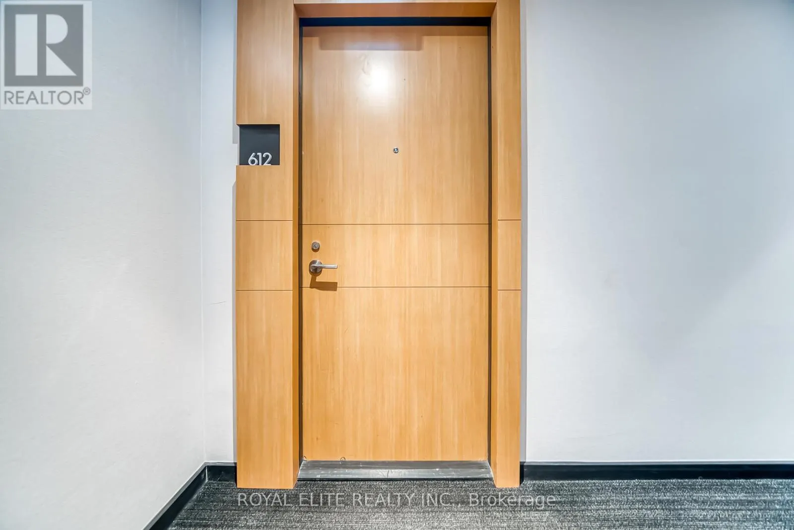 612 - 11 WELLESLEY STREET W