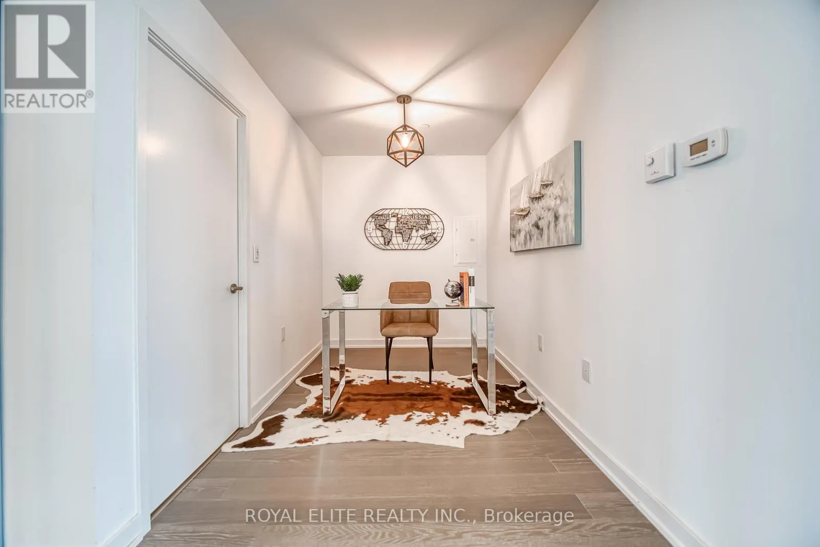 612 - 11 WELLESLEY STREET W