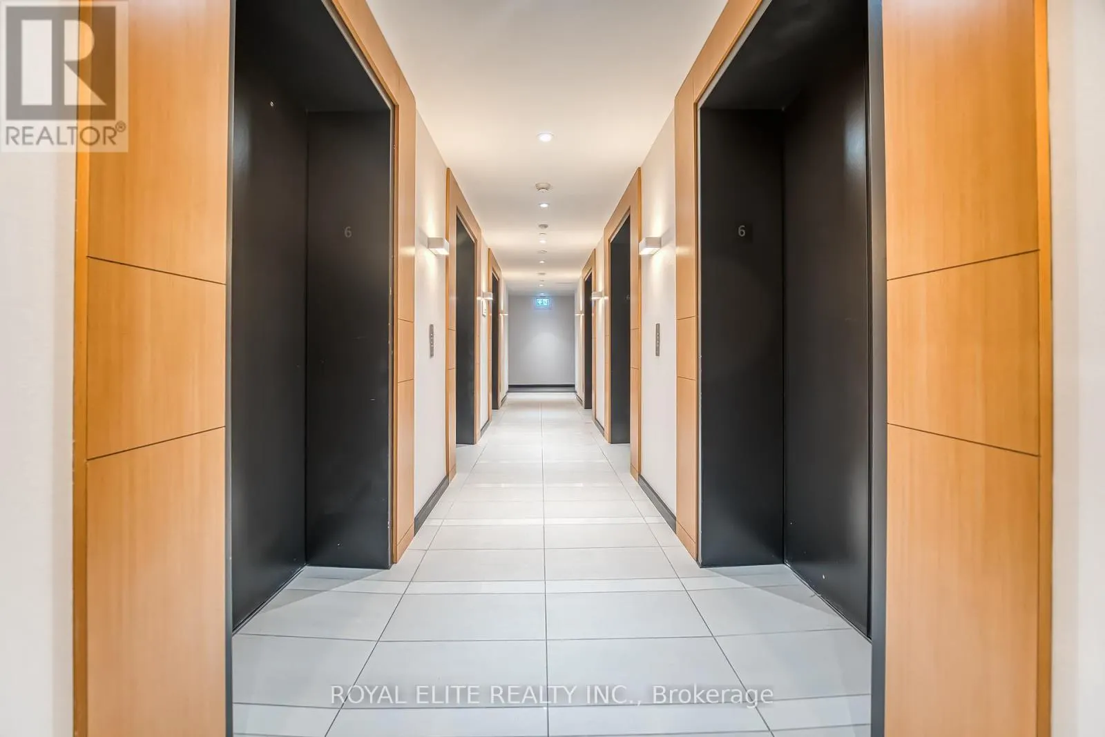 612 - 11 WELLESLEY STREET W