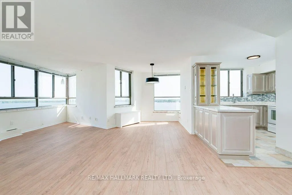 1501 - 260 QUEENS QUAY W