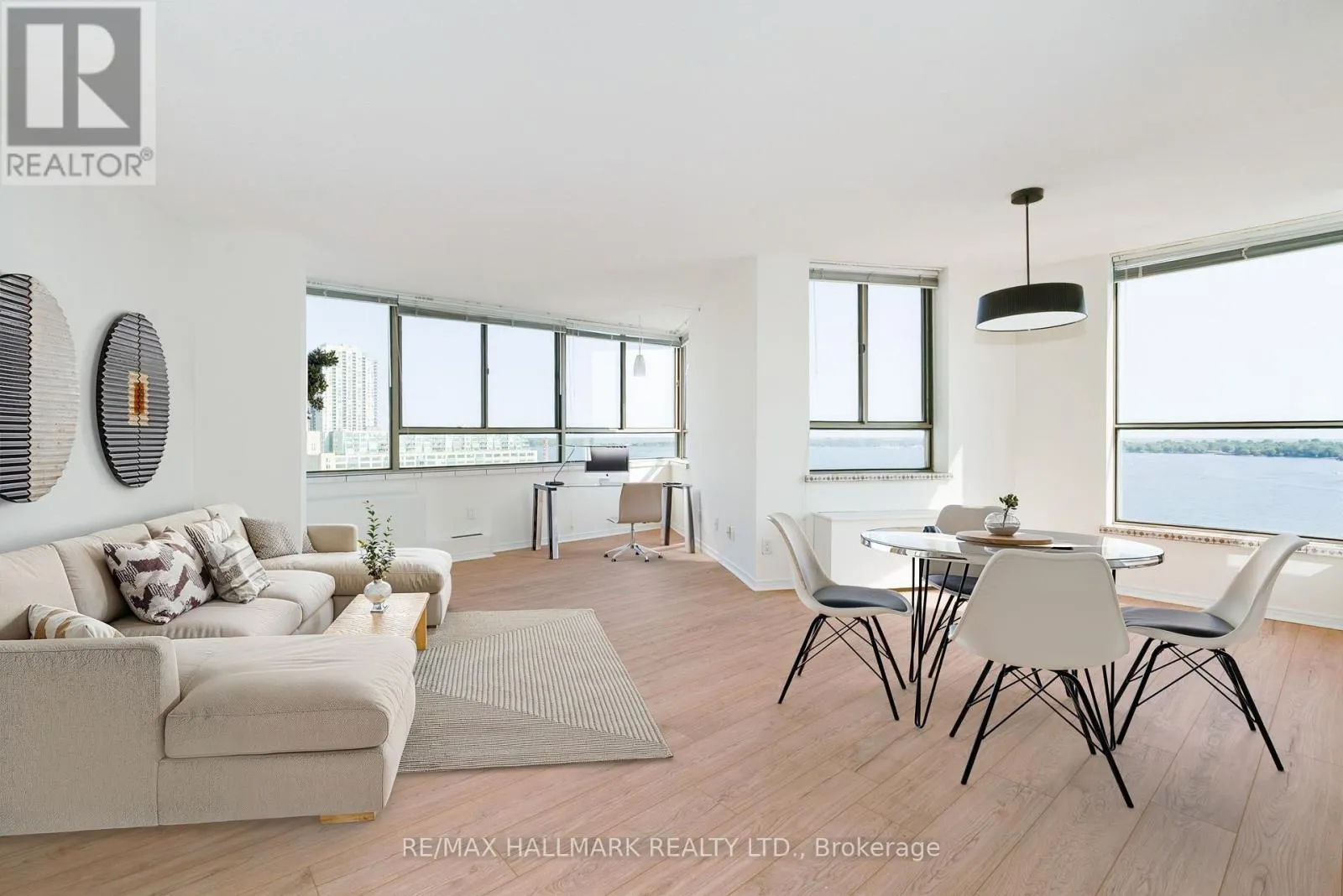 1501 - 260 QUEENS QUAY W