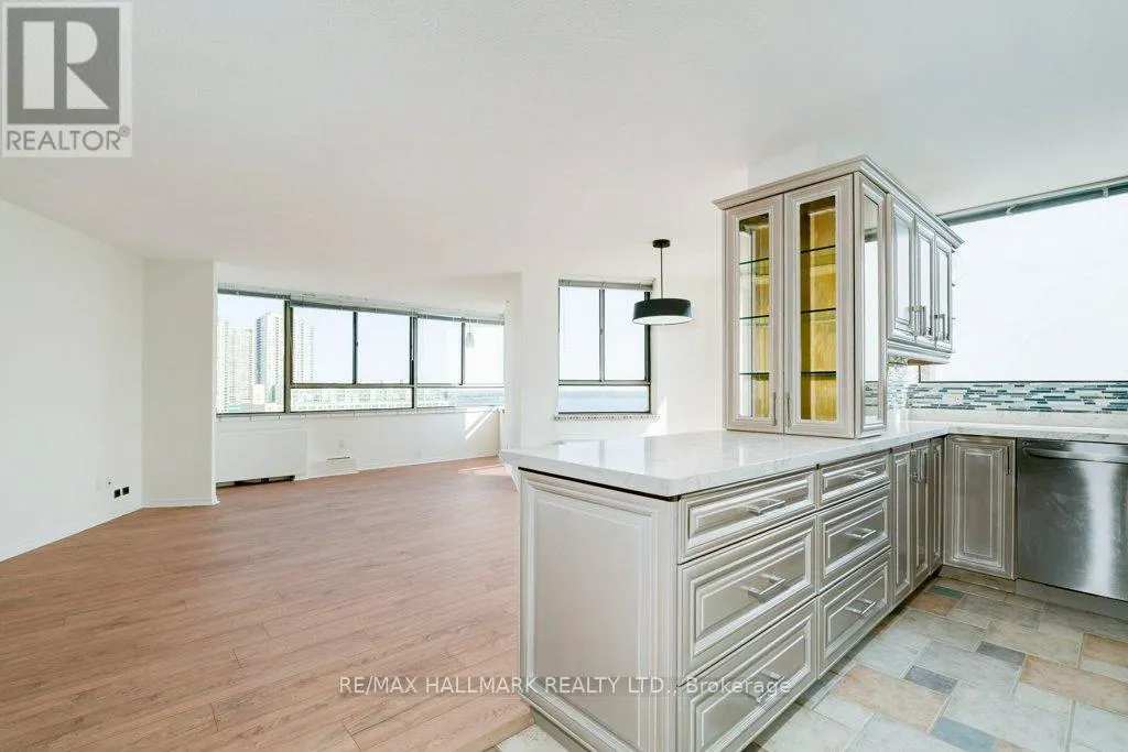 1501 - 260 QUEENS QUAY W