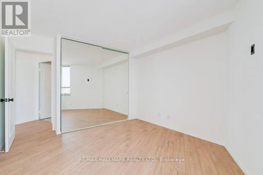 1501 - 260 QUEENS QUAY W