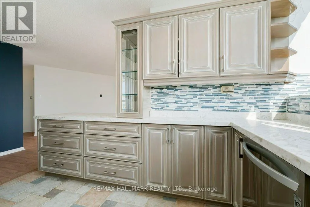 1501 - 260 QUEENS QUAY W