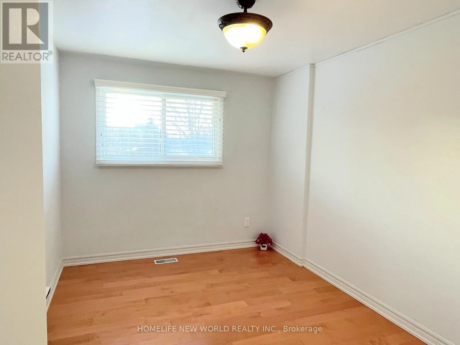 58 MARATHON CRESCENT