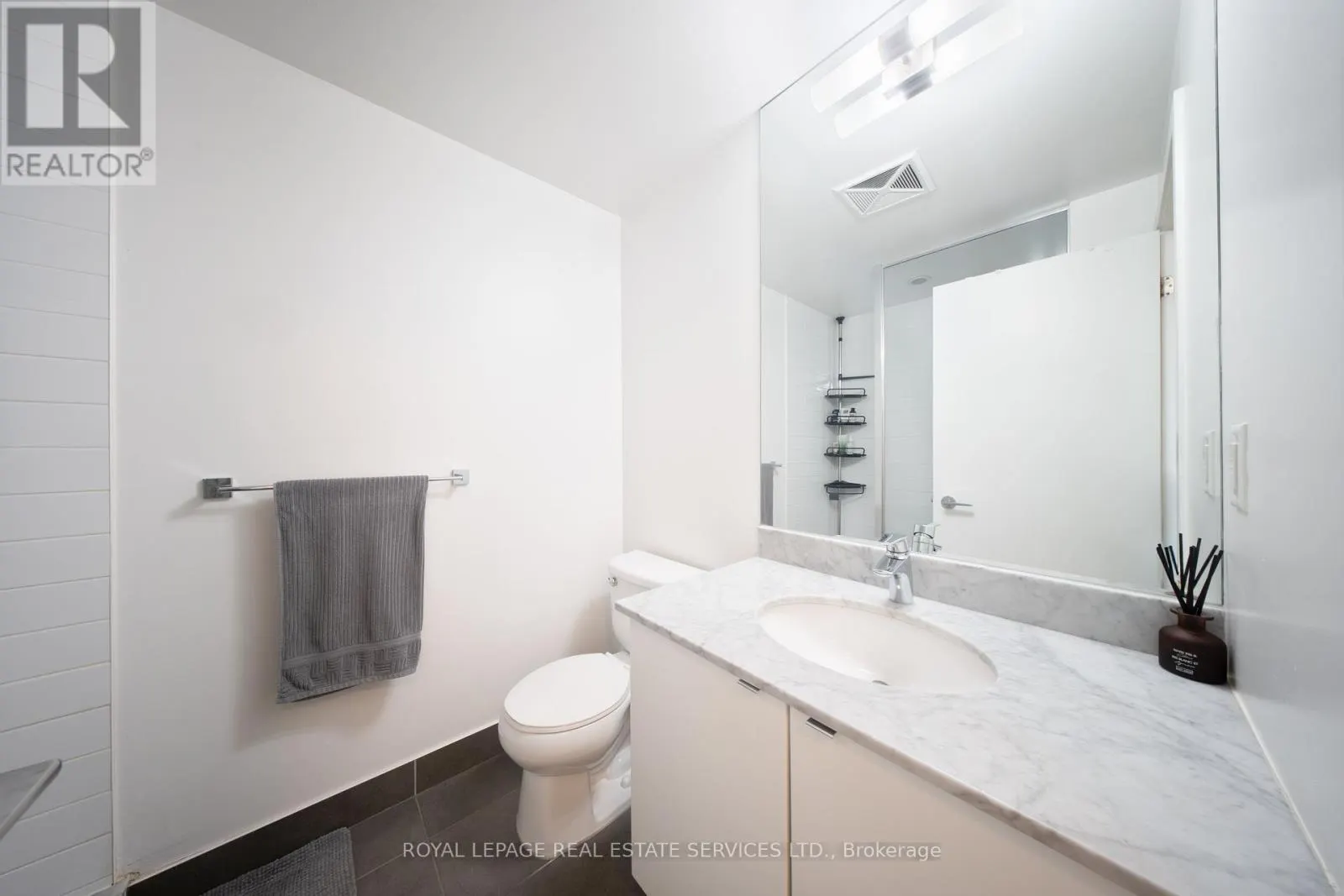 708 - 69 LYNN WILLIAMS STREET