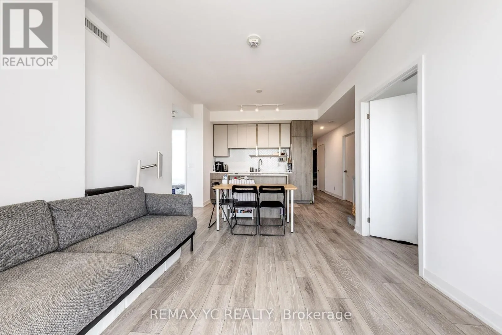 2504 - 15 HOLMES AVENUE
