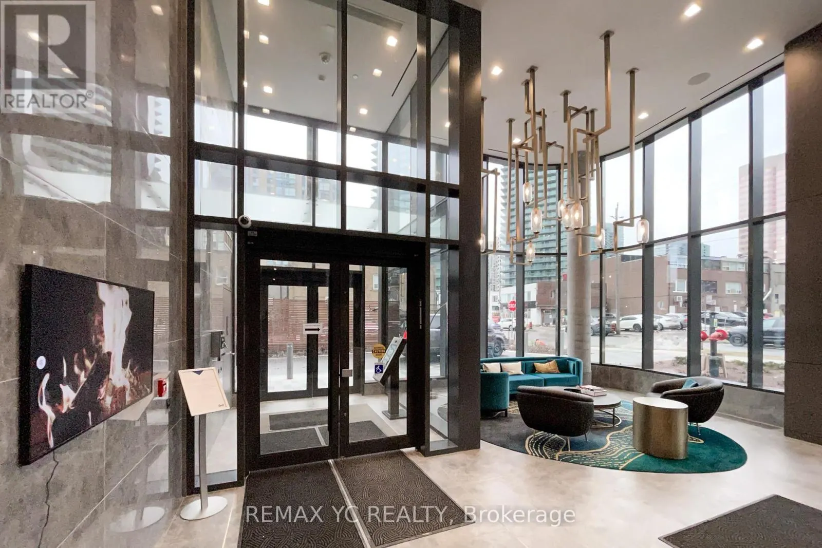 2504 - 15 HOLMES AVENUE