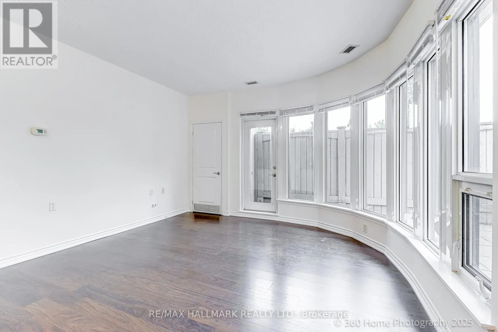105 - 872 SHEPPARD AVENUE W