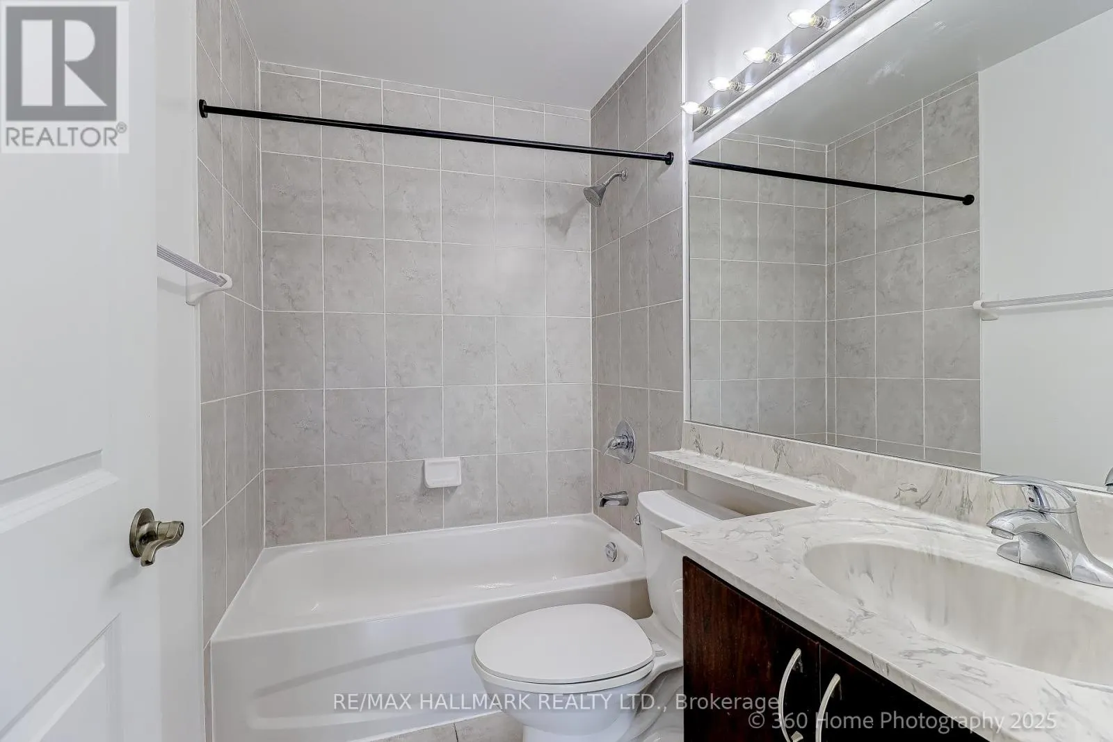 105 - 872 SHEPPARD AVENUE W