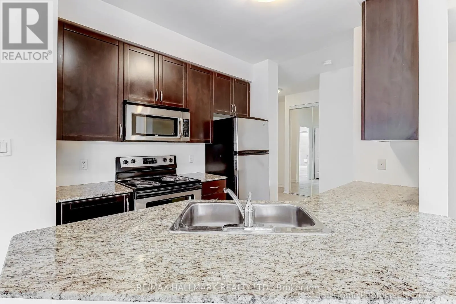 105 - 872 SHEPPARD AVENUE W