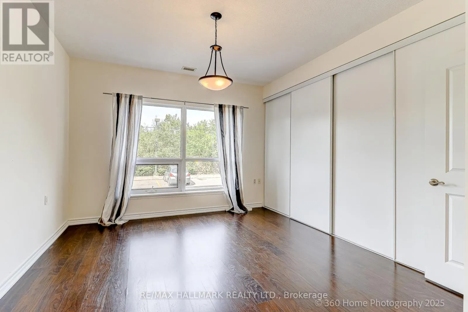 105 - 872 SHEPPARD AVENUE W