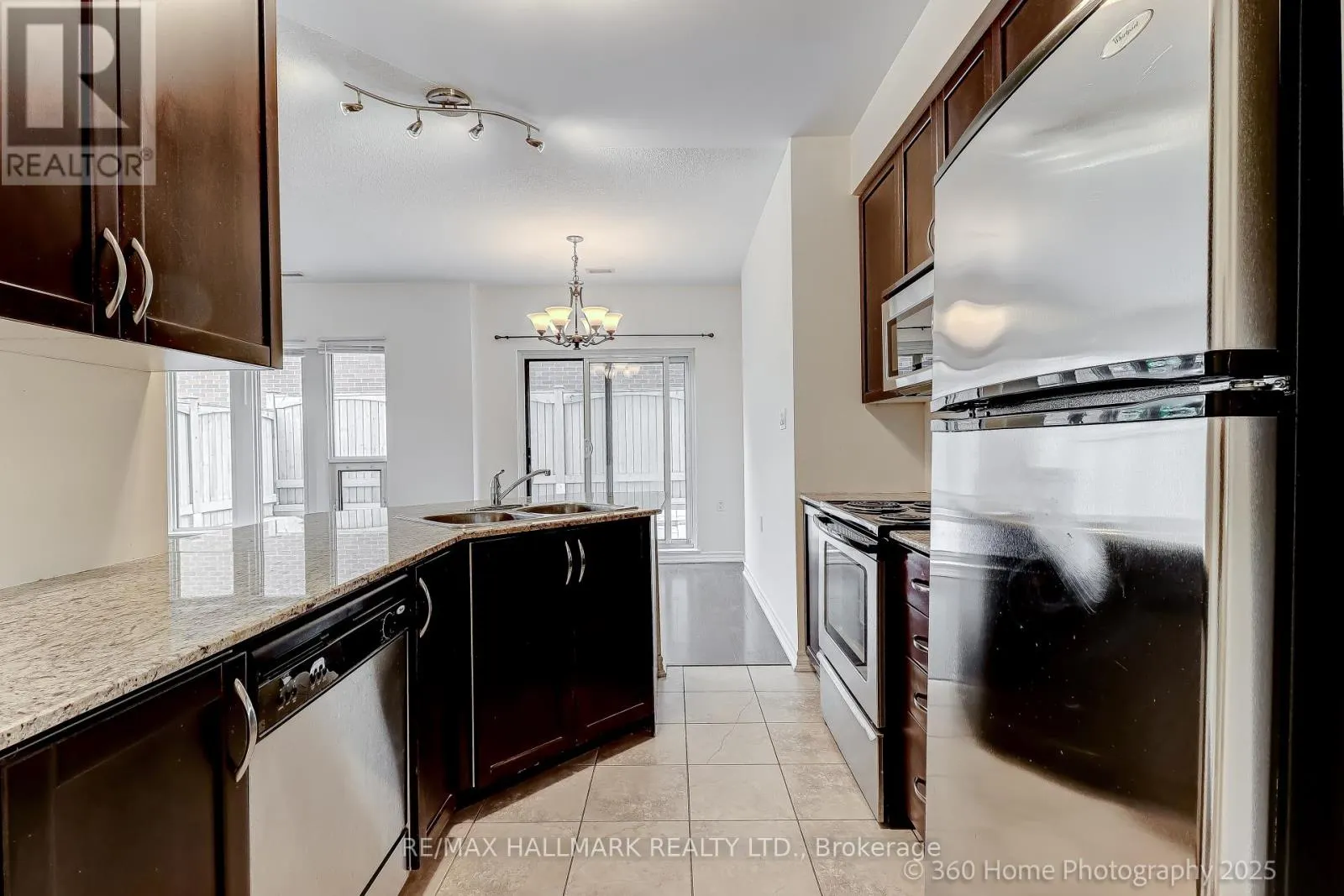105 - 872 SHEPPARD AVENUE W