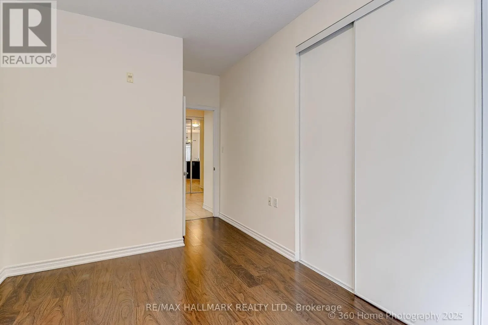 105 - 872 SHEPPARD AVENUE W