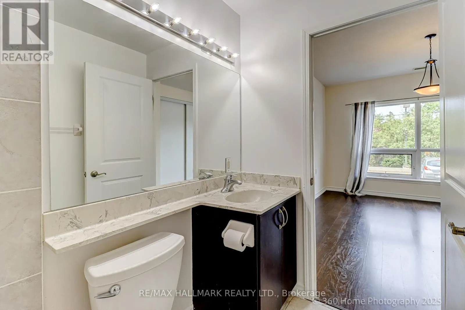 105 - 872 SHEPPARD AVENUE W