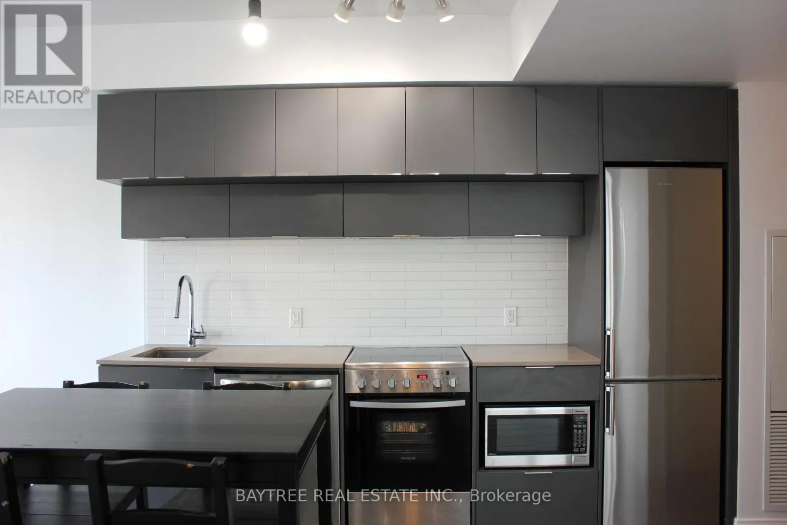 1811 - 181 DUNDAS STREET E