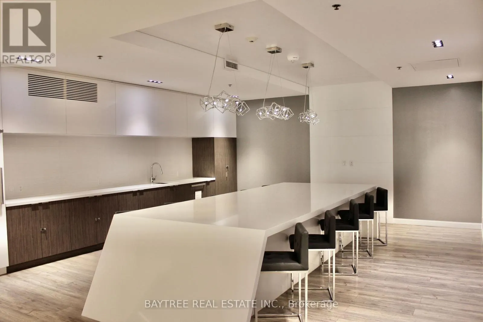 1811 - 181 DUNDAS STREET E